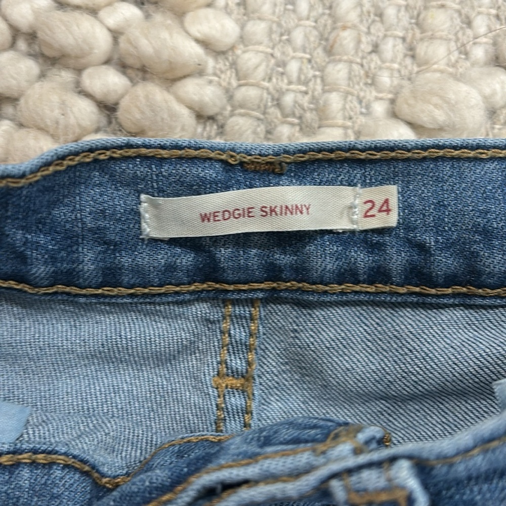 Levi’s Wedgie Skinny 24 - Picture 4 of 5